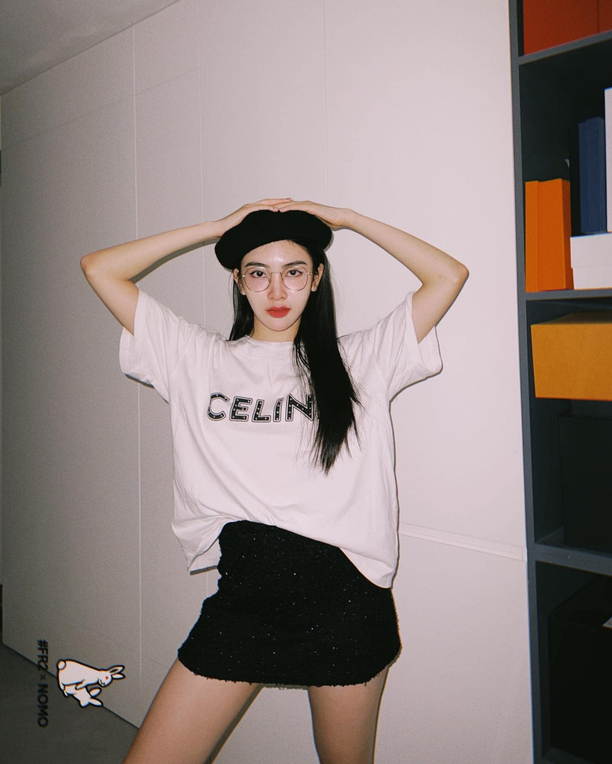 Trên trang cá nhân, "hot girl quân phục" một thời luôn gây ấn tượng với sắc vóc đẹp như minh tinh ở ngoài đời.