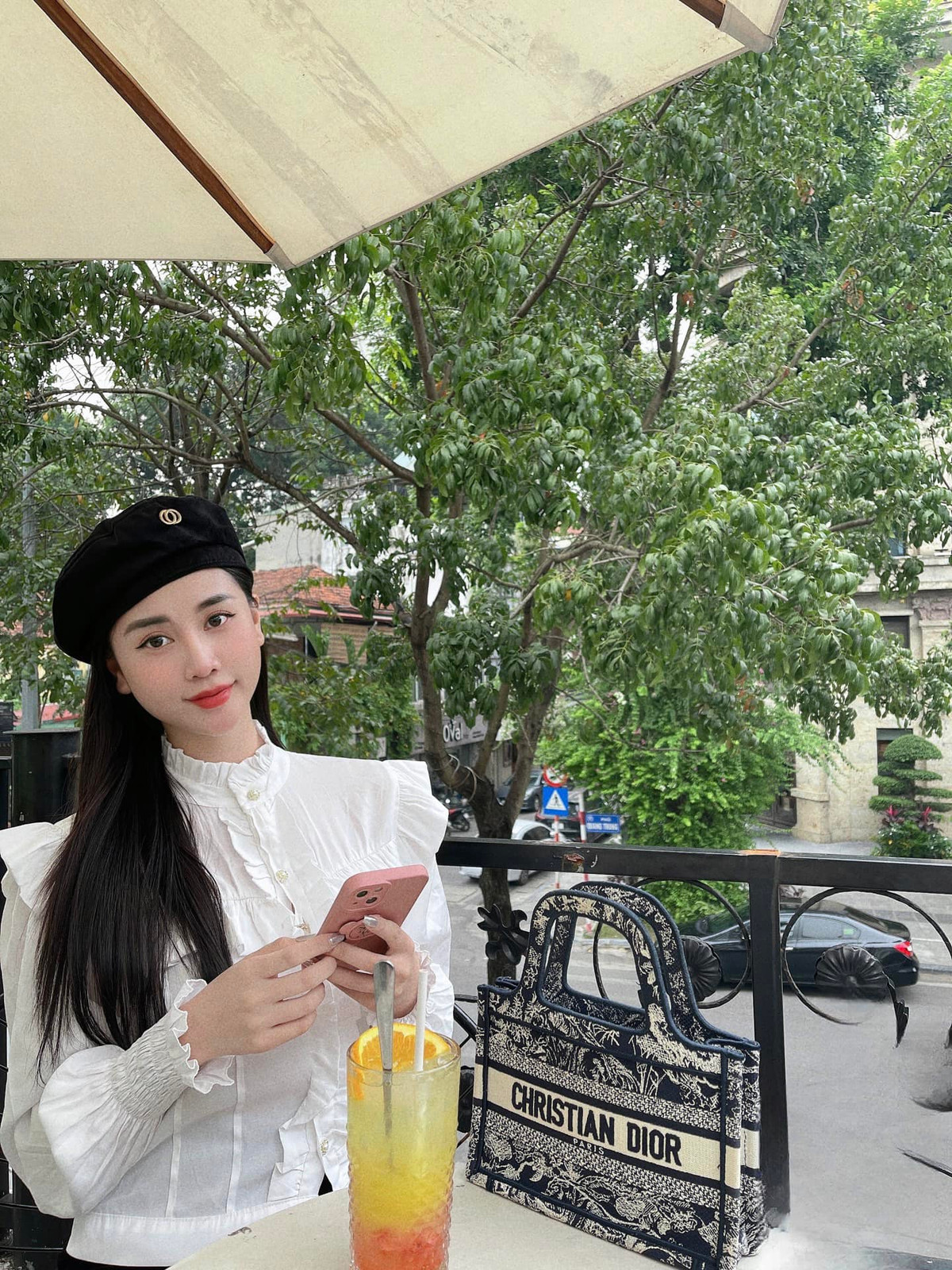 Sau khi tốt nghiệp Phạm Ngọc đã quyết định ở lại Hà Nội để tiếp tục phát triển công việc của mình ở đây.