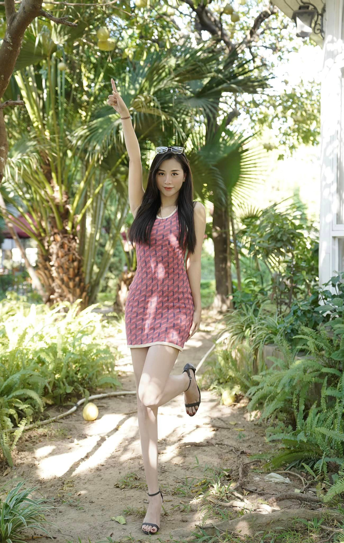 Mỹ nhân 9x luôn khiến các cánh mày râu phải chao đảo trước những bức ảnh mà cô đăng tải trên mạng xã hội.