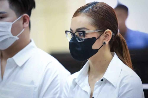 Sự việc này đã làm cư dân mạng xôn xao suốt một thời gian dài. Ảnh: Tổng hợp