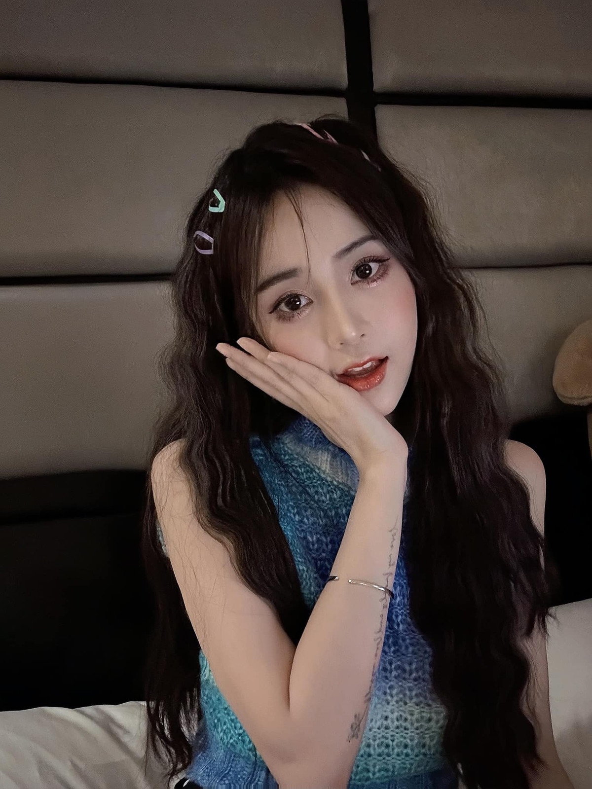 Gái xinh sinh năm 1997, hiện đang làm mẫu ảnh tự do và idol livestream trên mạng.