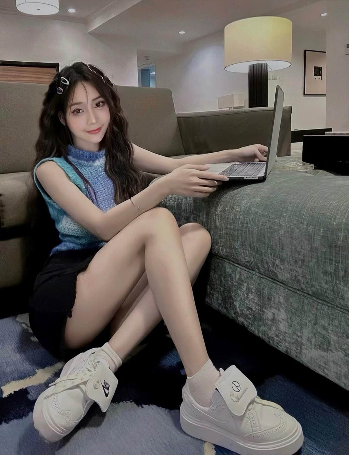 Bài báo miêu tả về nàng hot girl này ngắn gọn như sau: "Jani tới từ Việt Nam. Không chỉ sở hữu thân hình quyến rũ, cô nàng này còn gây ấn tượng với khí chất tiên tử hút hồn người đối diện. Jani hiện đang có hơn 64 nghìn lượt theo dõi, một con số cũng đáng ngưỡng mộ đúng không?".