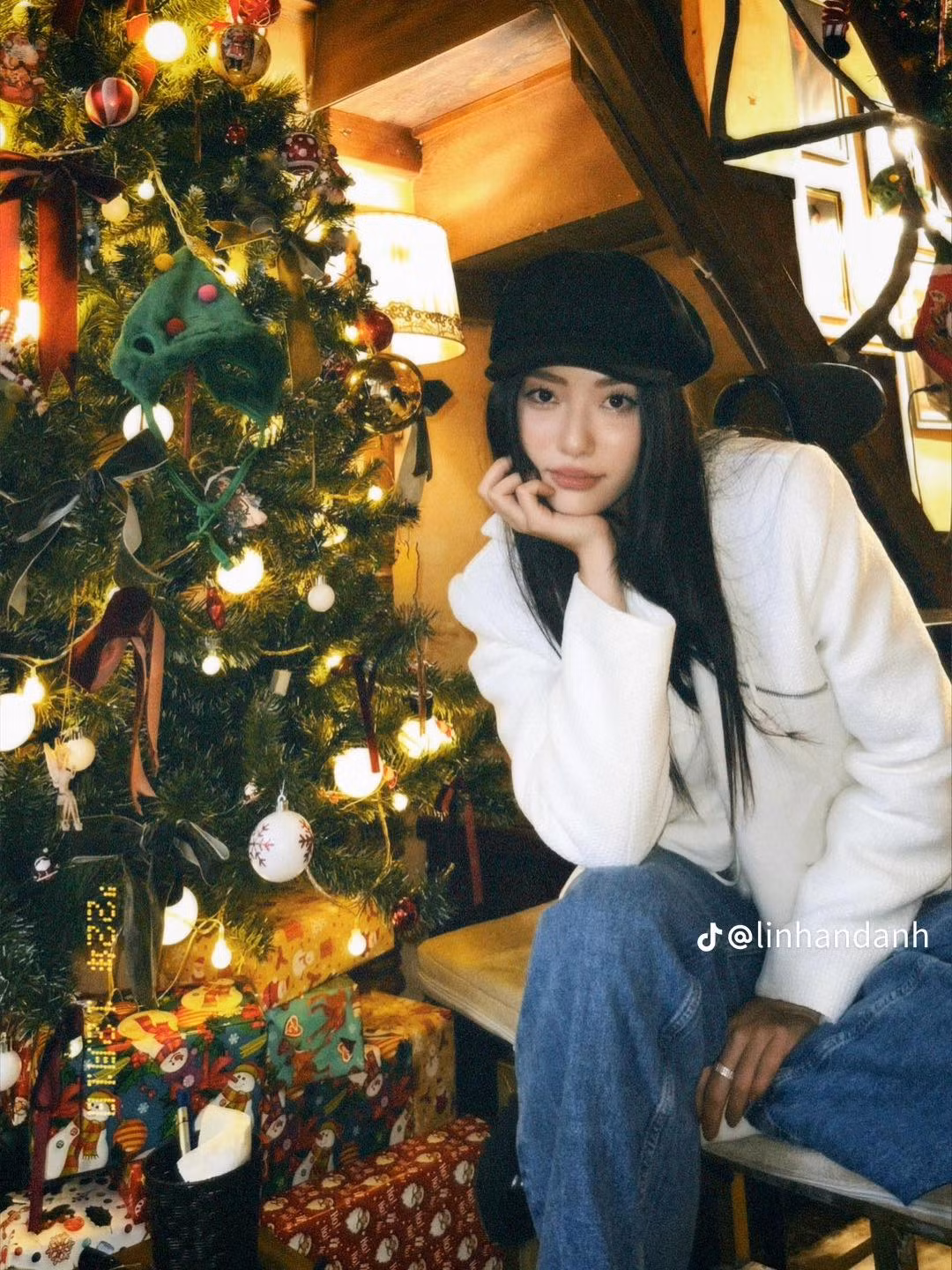 Ong Ong Bistro cũng là quán cafe check-in Giáng sinh cực lý tưởng, nơi đây đã cho ra lò loạt ảnh đẹp, chia sẻ nhiều trên MXH. Ảnh: Linh Ánh