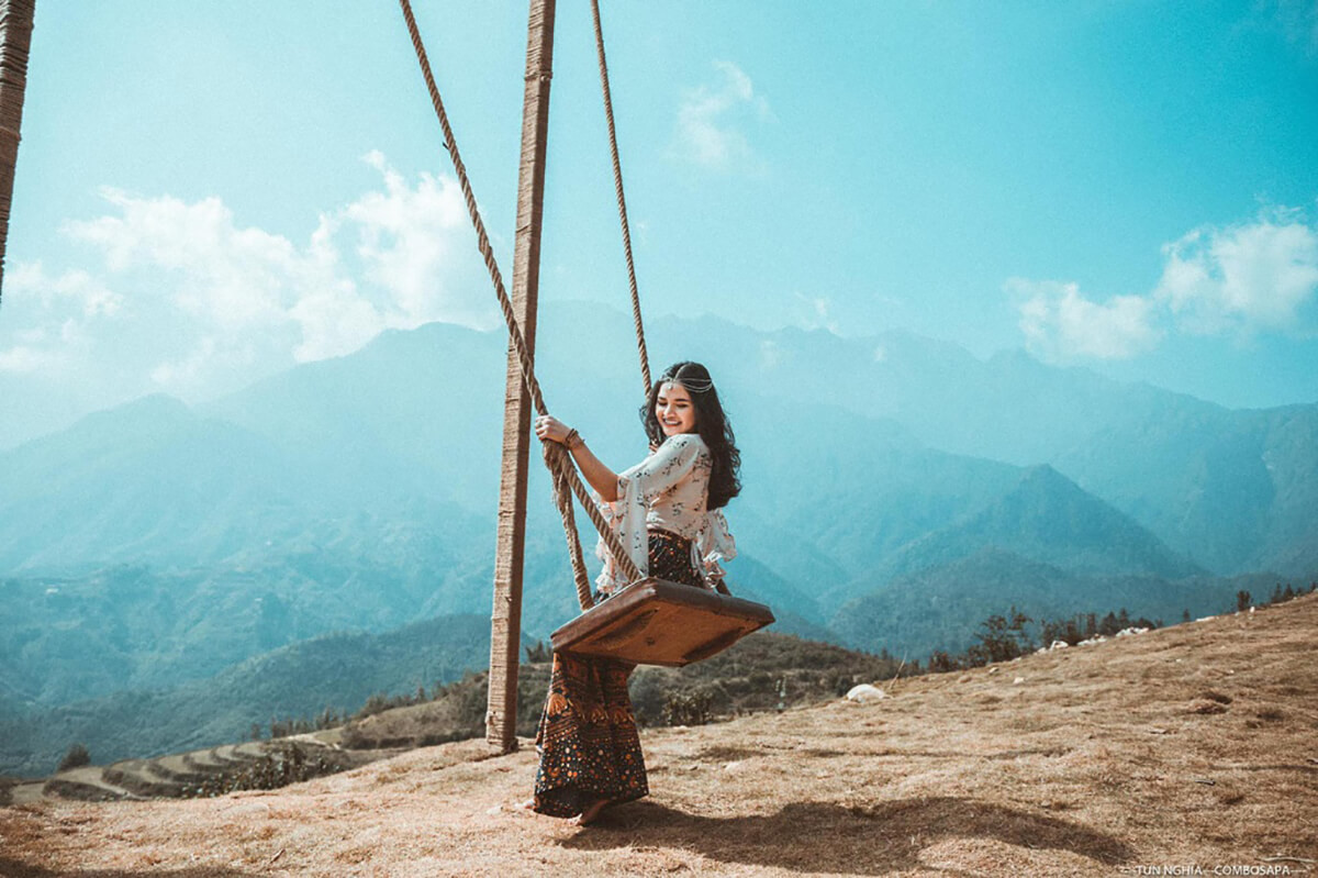 Ngắm nhìn khung cảnh rừng núi Tây Bắc hùng vĩ ngập tràn sắc hoa vào mùa xuân sẽ cảm thấy năng lượng của mình được tái tạo trở lại, tươi mới và sạch sẽ hơn.