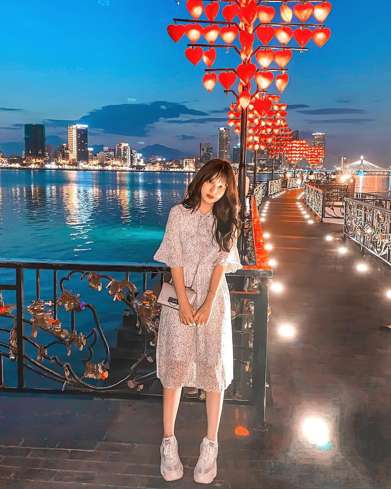 Thành phố Đà Nẵng trẻ trung, năng động đã trở thành điểm du lịch yêu thích của rất nhiều bạn trẻ.