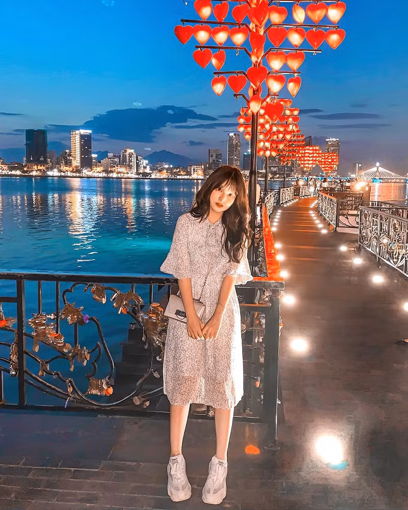Thành phố Đà Nẵng trẻ trung, năng động đã trở thành điểm du lịch yêu thích của rất nhiều bạn trẻ.