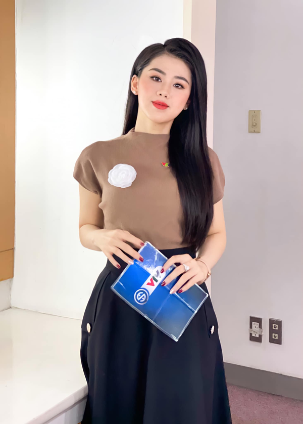 Hiện tại, “bóng hồng” xinh đẹp VTV đang sở hữu trang cá nhân có đến hơn 770 nghìn lượt theo dõi.