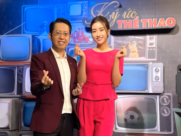 Sau một thời gian tạm ngưng công việc tại VTV, Đỗ Mỹ Linh đã gây bất ngờ khi quay trở lại Đài truyền hình với một vai trò mới. Được biết, cô sẽ đảm đương vị trí nữ MC thể thao.