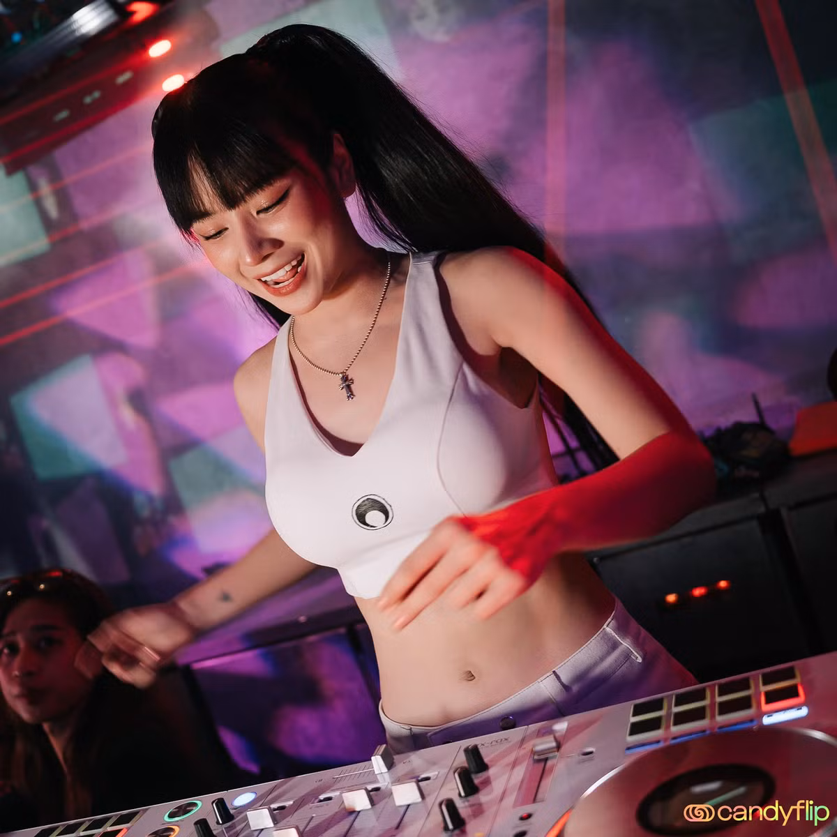 Sau nhiều năm "dao kéo", người đẹp hiện lại được công chúng đánh giá cao về khoản sắc vóc.