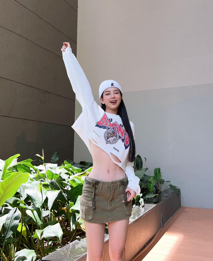 Sở hữu gương mặt xinh xắn, dáng vóc nuột nà, Mie được khán giả ưu ái gọi tên "Hoa khôi DJ".