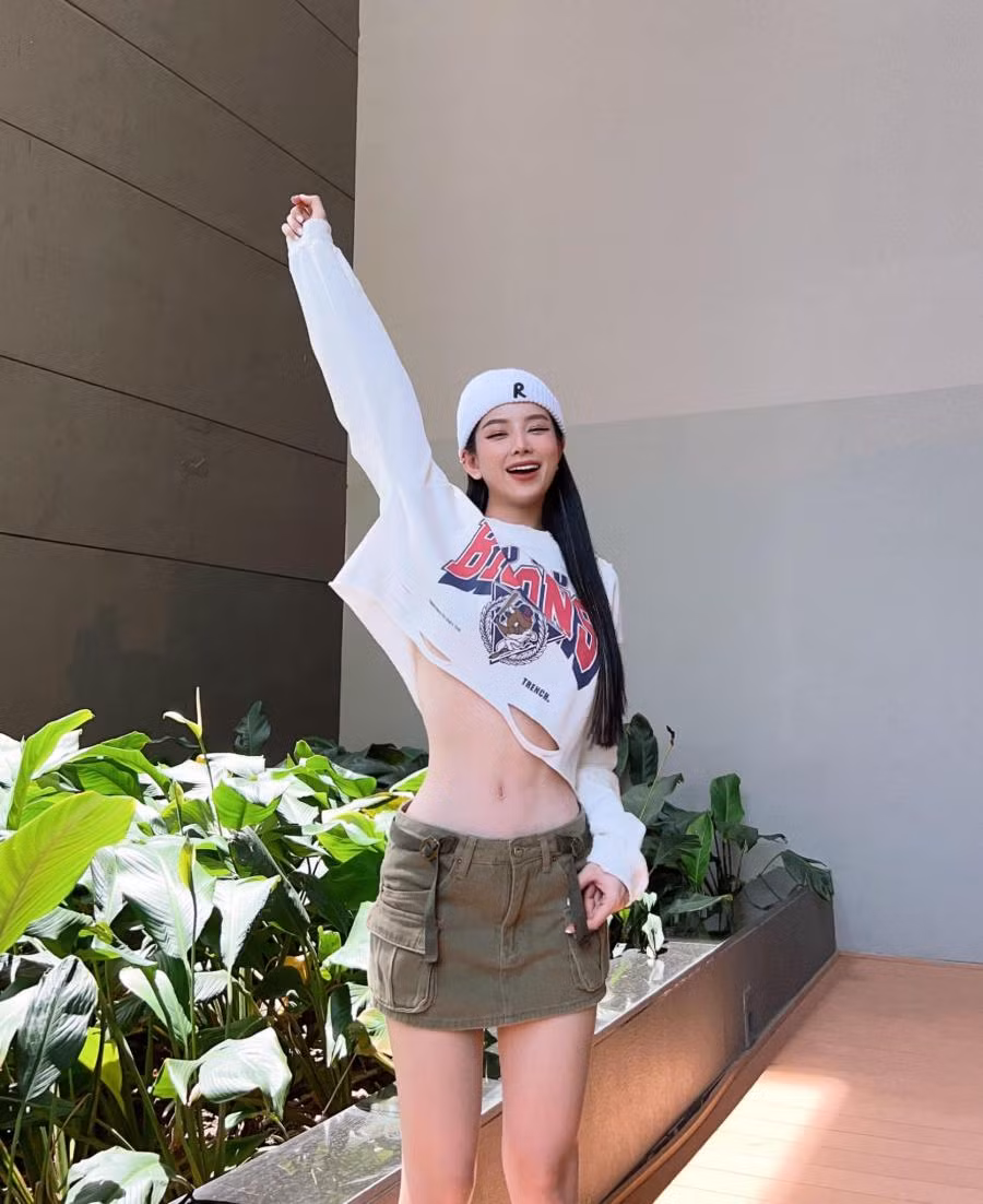 Sở hữu gương mặt xinh xắn, dáng vóc nuột nà, Mie được khán giả ưu ái gọi tên "Hoa khôi DJ".