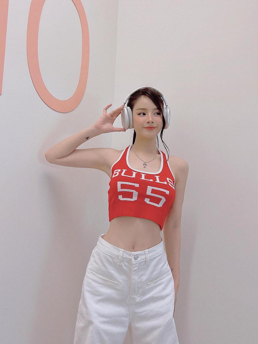 Không chỉ xinh đẹp, tài năng, DJ Mie còn có gu thời trang mang tính thương hiệu.