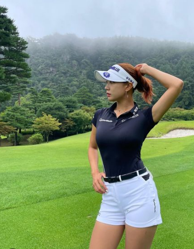 Hyunju Yoo từng bị chỉ trích "tài năng không xứng đáng với sự thổi phồng của giới truyền thông".