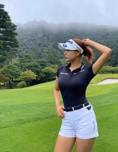 Hyunju Yoo từng bị chỉ trích "tài năng không xứng đáng với sự thổi phồng của giới truyền thông".