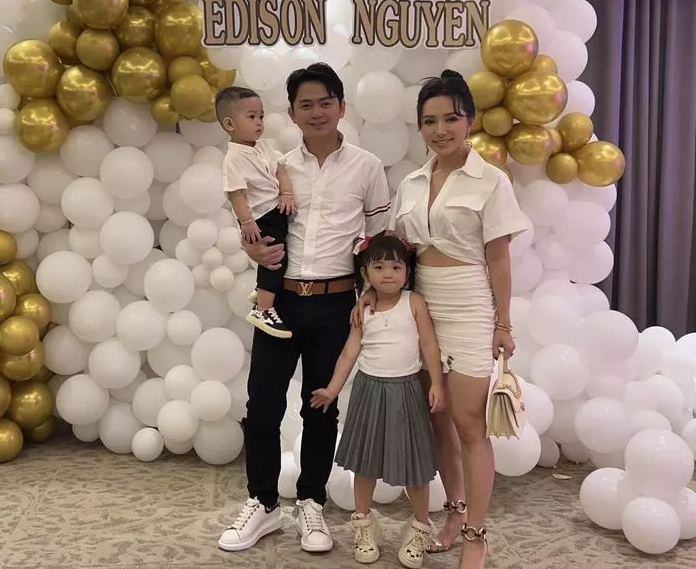 Hiện cô đã sinh cho bạn đời 2 nhóc tì vô cùng kháu khỉnh, đáng yêu.