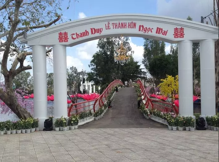 Riêng của hồi môn khi ấy cô dâu được nhận cũng lên tới 300 tỷ đồng.