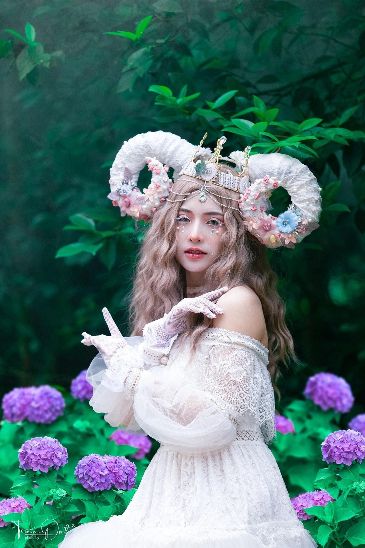 Từ một người không biết make up, diện đồ thì cô đã trở nên chỉn chu hơn mỗi khi đi ra đường.