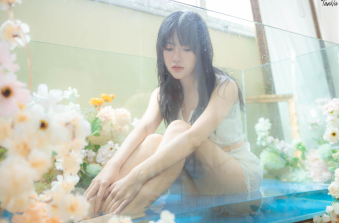 Chẳng những gây ấn tượng bởi ngoại hình đẹp, gương mặt sắc sảo, cuốn hút, gái xinh Uyên Camitie còn sở hữu thành tích học tập vô cùng nổi bật.