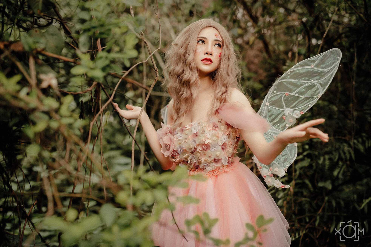 Cô chủ yếu theo đuổi phong cách quyến rũ với những bộ đồ tôn dáng, nhưng gợi cảm ở mức vừa đủ.