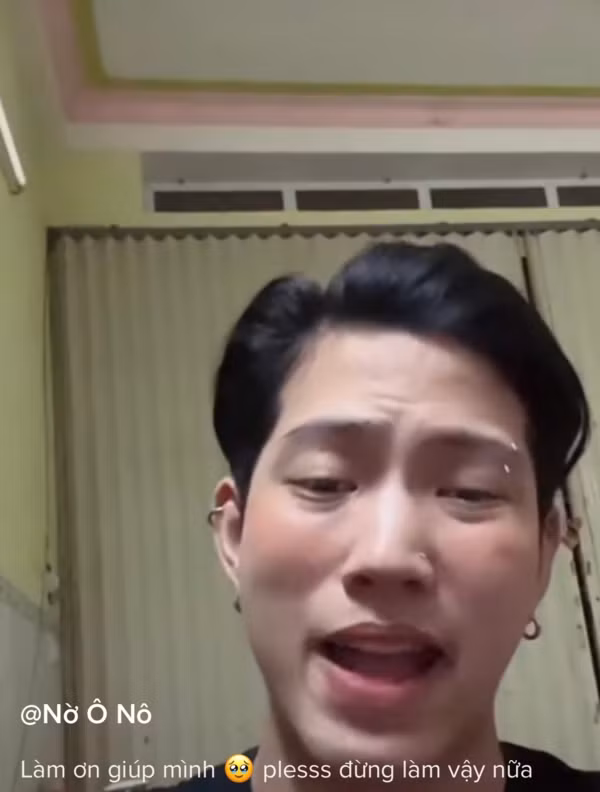 Chuyện sẽ chẳng có gì đáng nói khi Nờ Ô Nô có phát ngôn: “Người Thái ăn buffet lịch sự lắm chứ không phải như Việt Nam, hay chỉ có mỗi chỗ này, nó rất đông luôn nhưng nó rất sạch sẽ, văn minh". Ngay lập tức chia sẻ này của anh nhận về nhiều “gạch đá”, không ít người cho rằng anh đang so sánh khập khiễng.