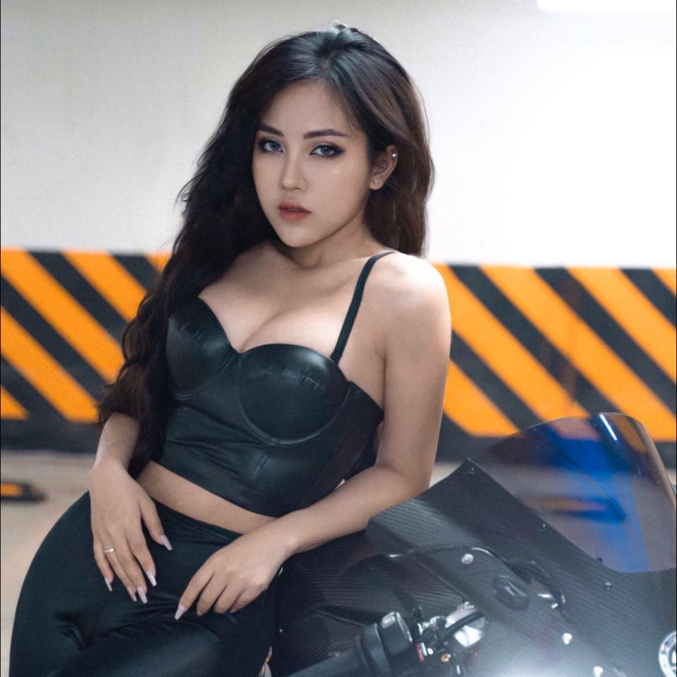 Cô nàng là một mẫu ảnh chuyên nghiệp với nhiều năm kinh nghiệm.