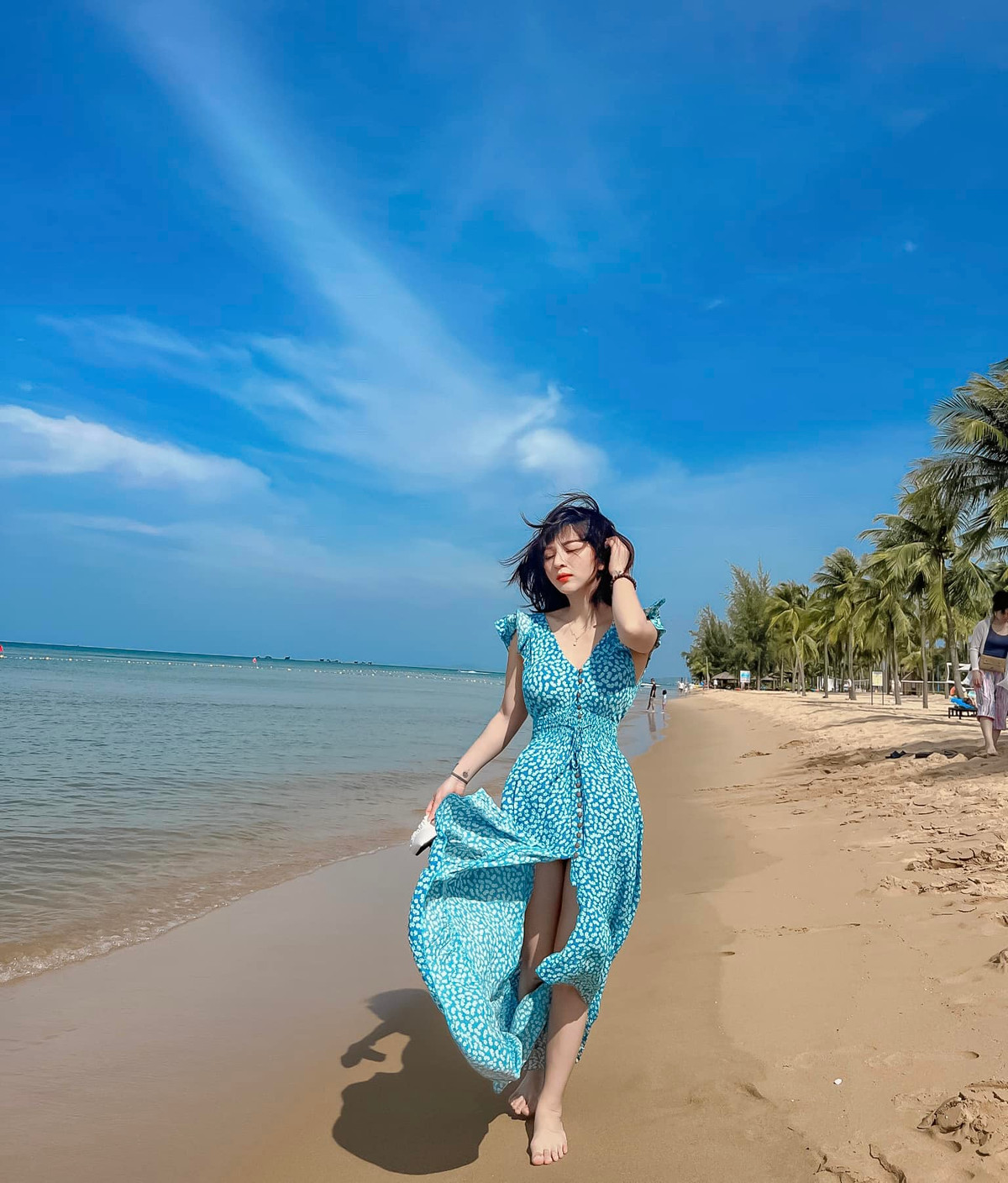 Bông Trần khiến nhiều người thắc mắc khi vốn rất xinh đẹp vẫn "can thiệp" dao kéo.