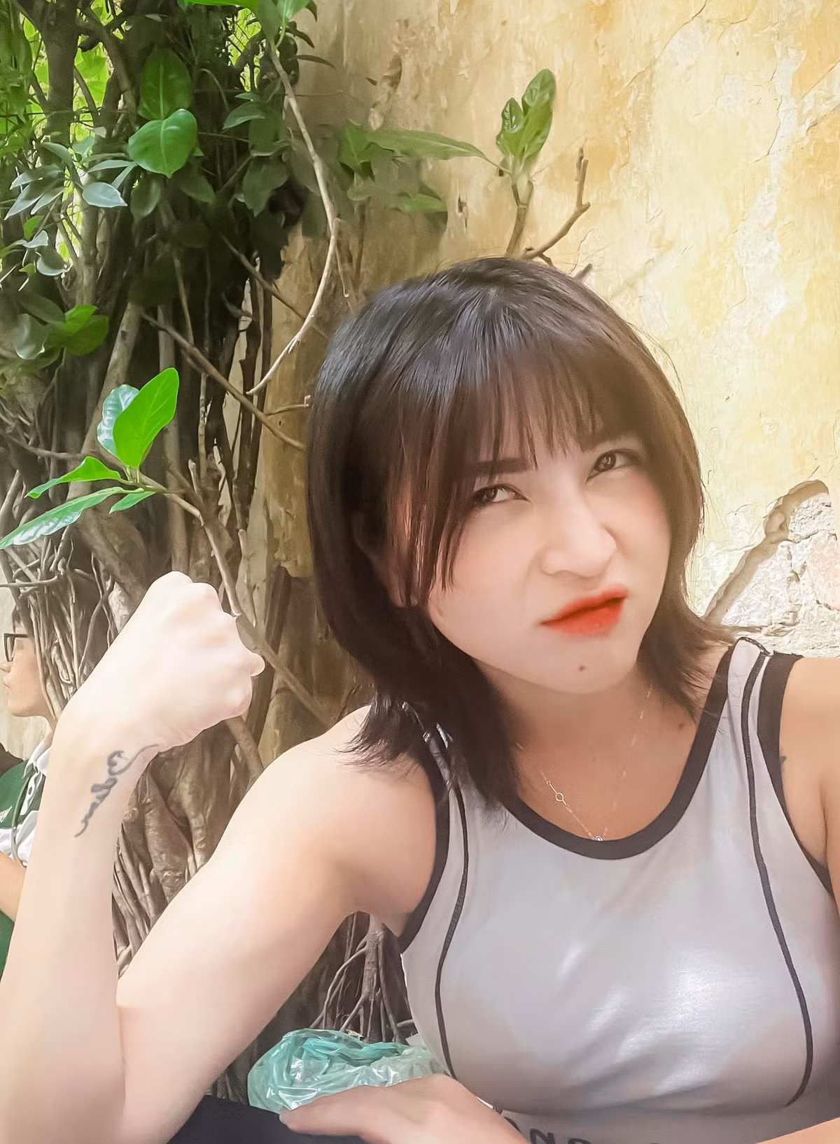 Cô nàng mạnh mẽ, cá tính nhưng trong nhiều khoảnh khắc cũng rất mềm mại và gợi cảm. Ảnh: FBNV