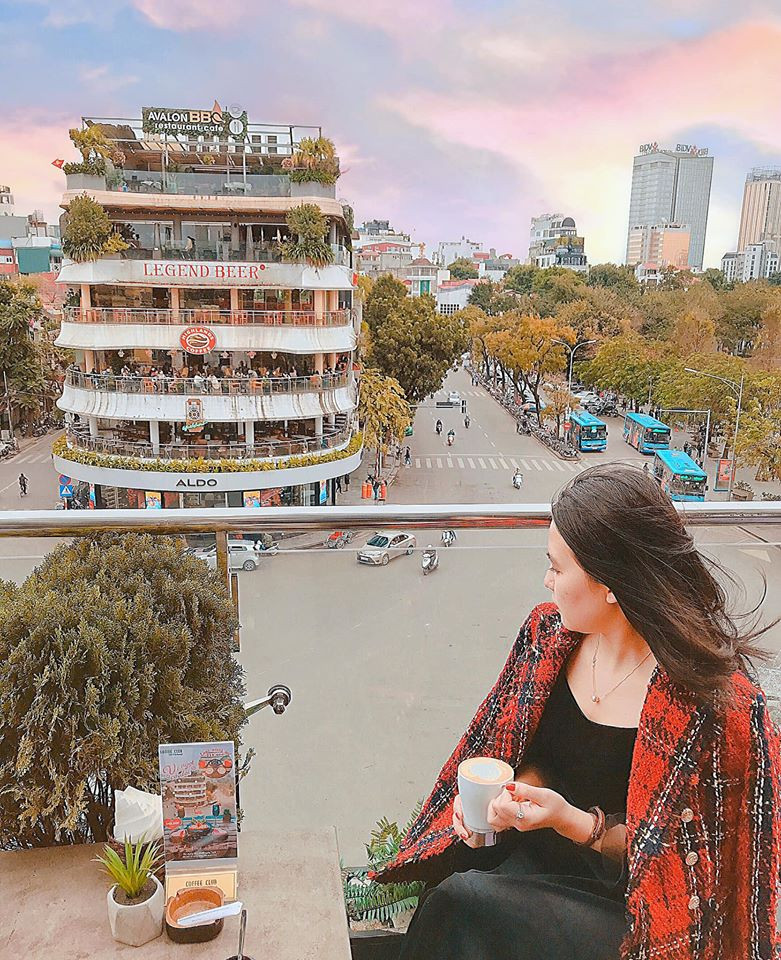 Nếu không muốn chen chúc trong các dịp lễ hội, mà điển hình là lễ hội Countdown chào năm mới, Coffee Club là gợi ý tuyệt vời.