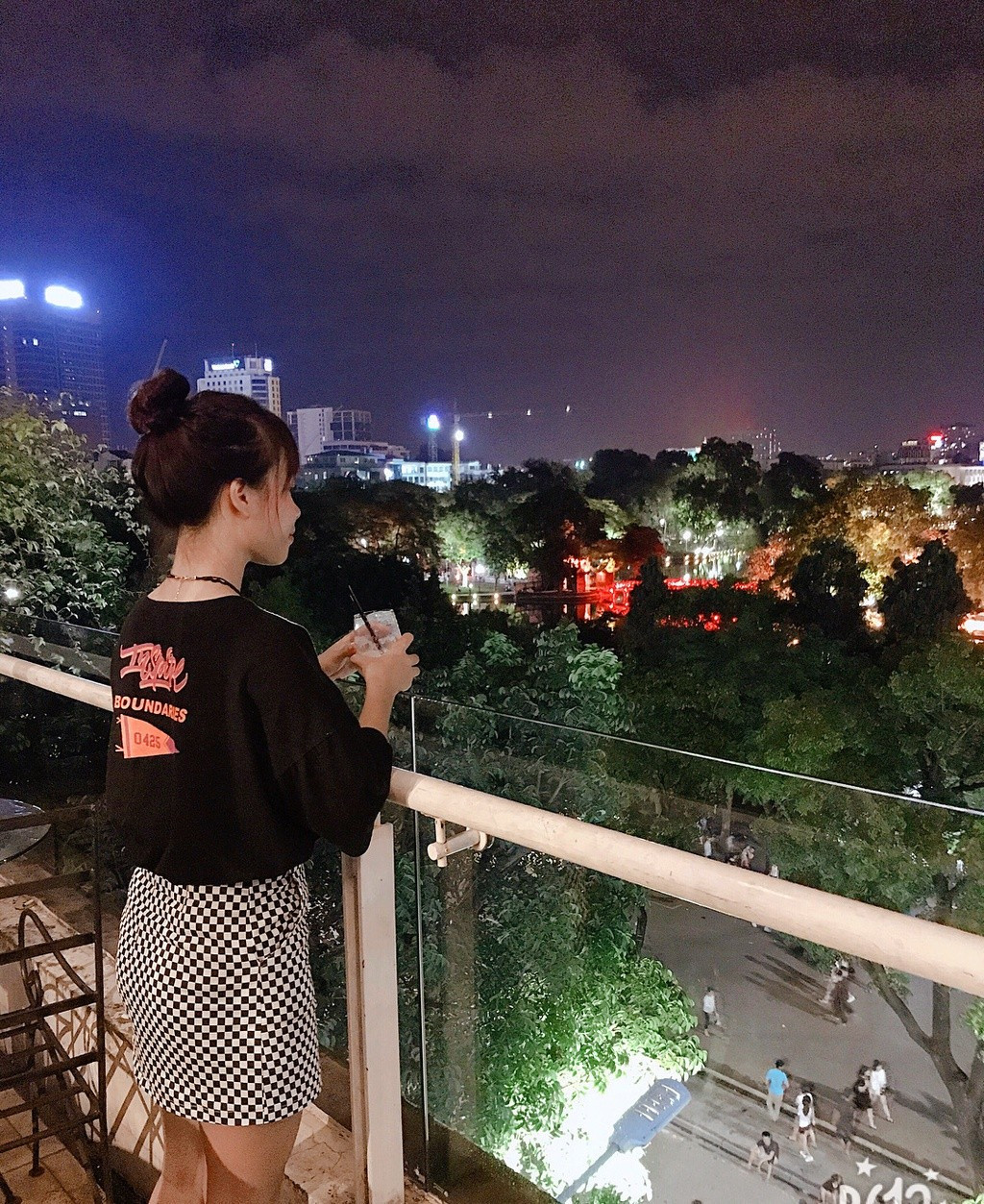 Avalon Café Lounge là điểm đến dành cho những ai muốn tìm vị trí đẹp để chiêm ngưỡng khung cảnh Hà Nội trong dịp Countdown.