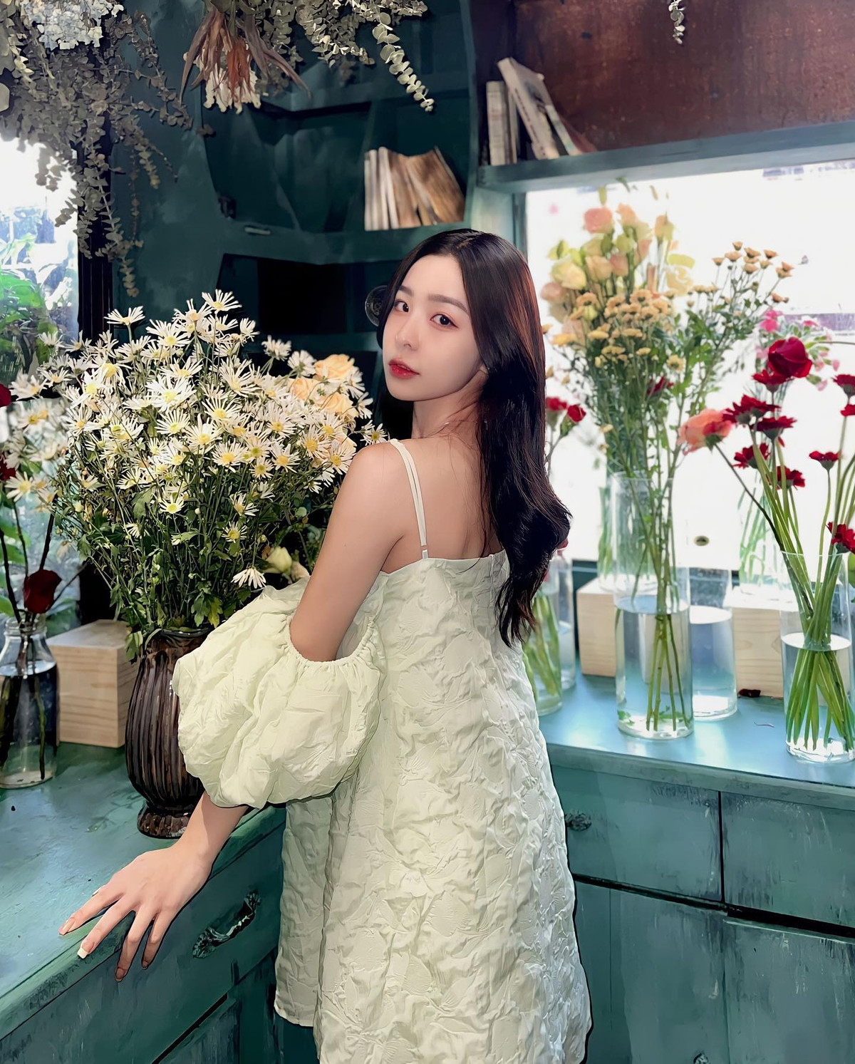 Tammy sở hữu nhan sắc xinh đẹp, vóc dáng mảnh mai, cô nàng ưa chuộng phong cách thời trang quyến rũ.