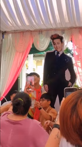 Được biết cô dâu Thiên Trang là một V.I.P (tên gọi cộng đồng fan Big Bang) nhiều năm nay và luôn ấp ủ tổ chức tiệc cưới có hình ảnh liên quan đến nhóm nhạc.