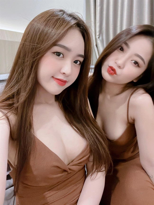 Năm 2020, cặp gái xinh này cùng xuất hiện trên báo Trung Quốc với những lời khen ngợi "có cánh" về nhan sắc.