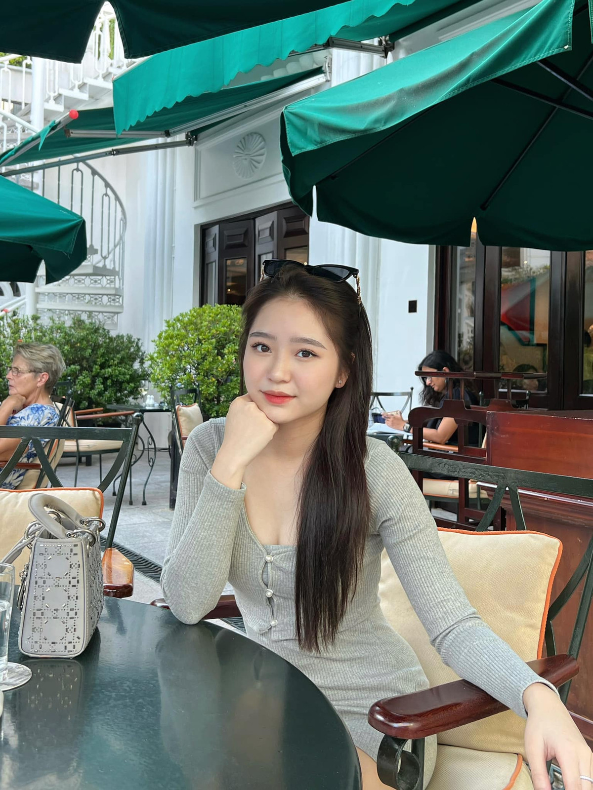 Cô nàng sở hữu lượng theo dõi "khủng" trên mạng xã hội, độ hot không thua kém chị gái. Ảnh: FBNV