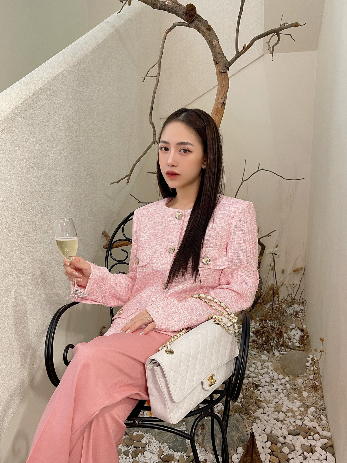 Những lần khoe mặt mộc trước đó của Joyce Phạm cũng nhận được nhiều lời khen ngợi.