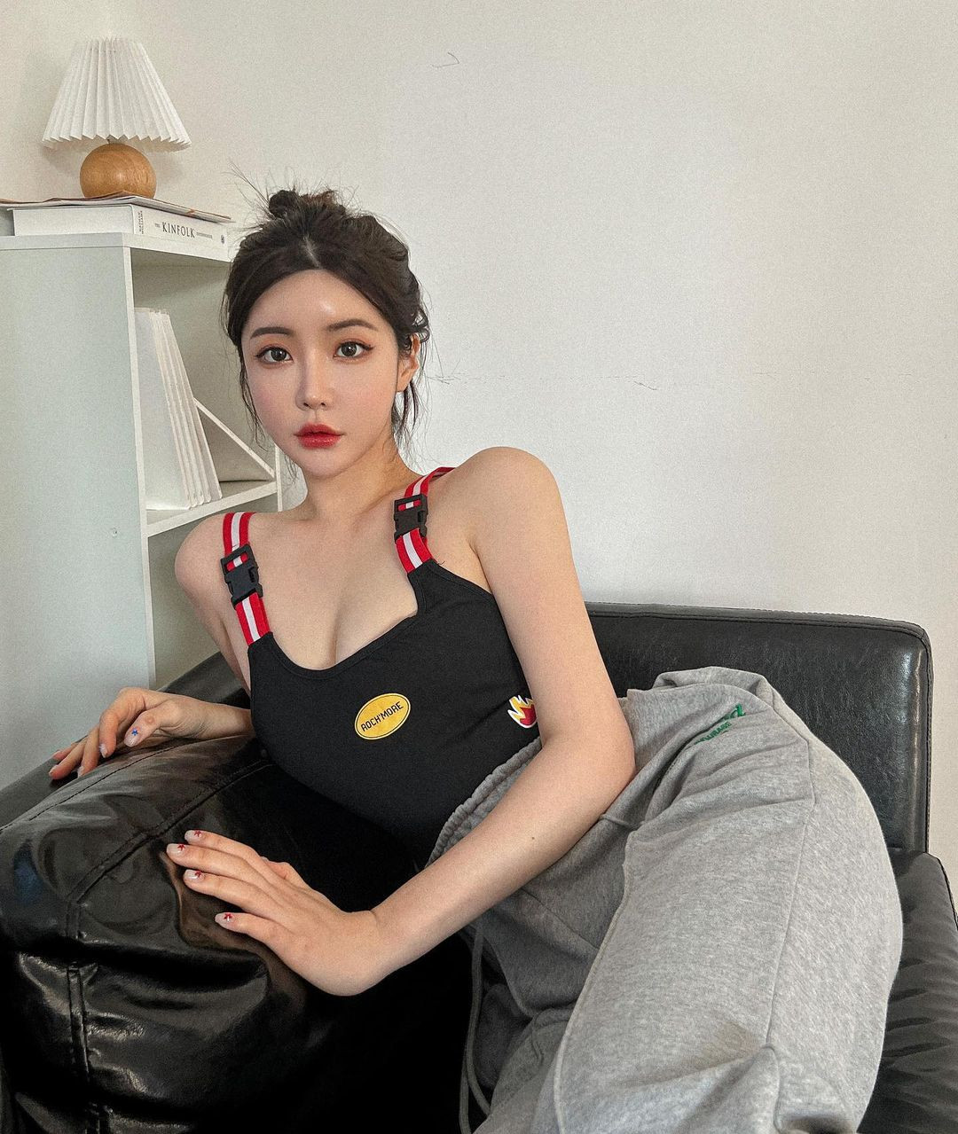 Vẻ đẹp của mình đã giúp Yoo Gyeong được đánh giá cao trong giới người mẫu dù chỉ mới là tân binh.