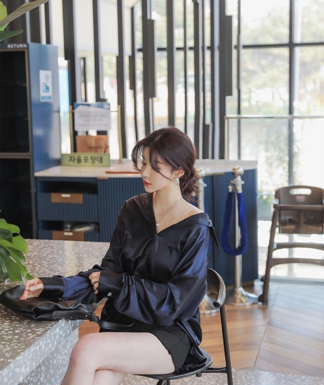 Những bức ảnh chụp nội y của Yoo Gyeong không hề phô phang, gây nên phản cảm như những đồng nghiệp nổi tiếng khác của mình.