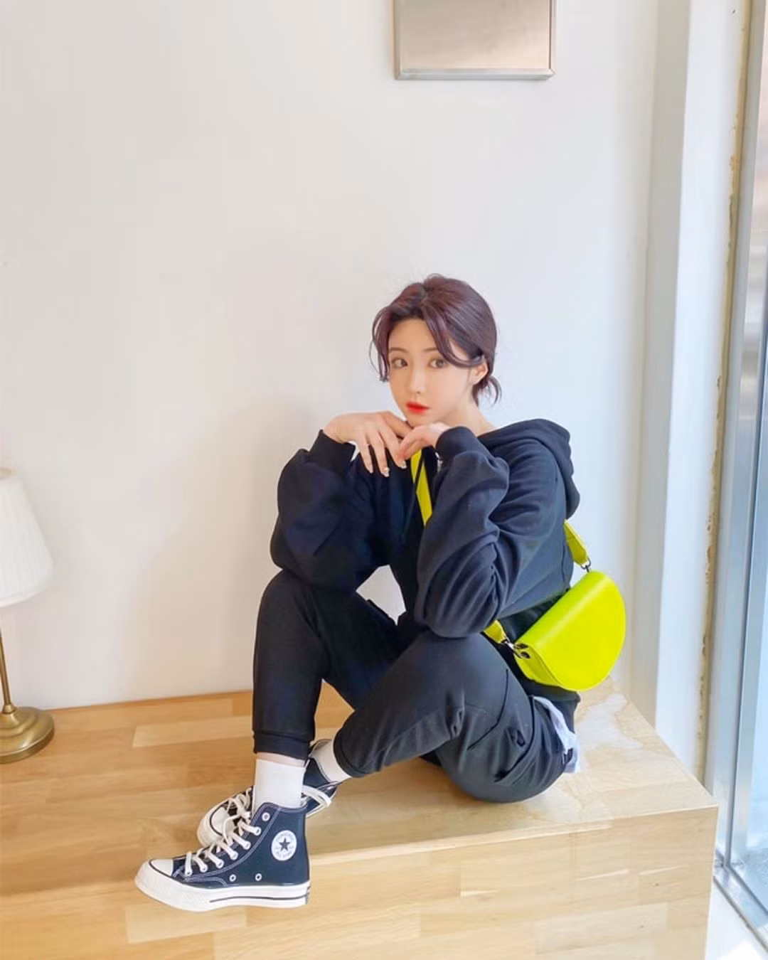 Với lợi thế vóc dáng, người đẹp trở nên vô cùng nổi bật khi mặc những bộ nội y gợi cảm.