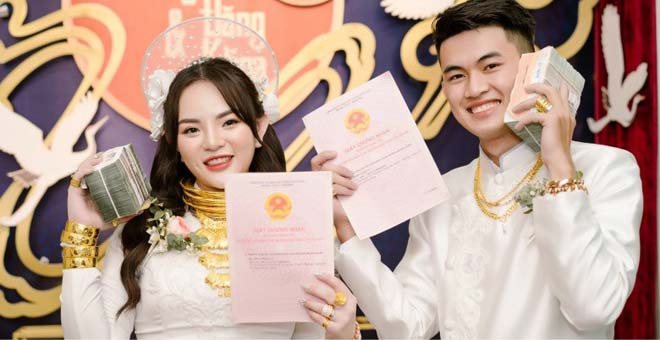 Một cô dâu đeo vàng khác khiến netizen trầm trồ là Trần Thảo Vy (Sóc Trăng).