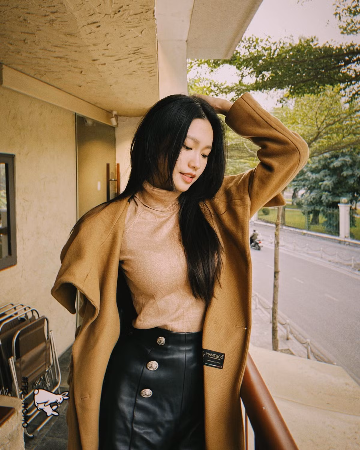 Cũng vì sở hữu vòng eo quá bé khiến Doãn Hải My từng bị nghi can thiệp photoshop.