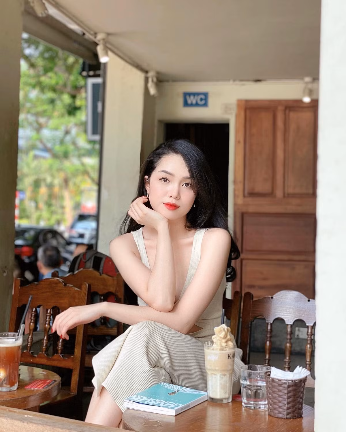 Làn da trắng bóc là điểm cộng nhan sắc của nàng hot girl phố núi.