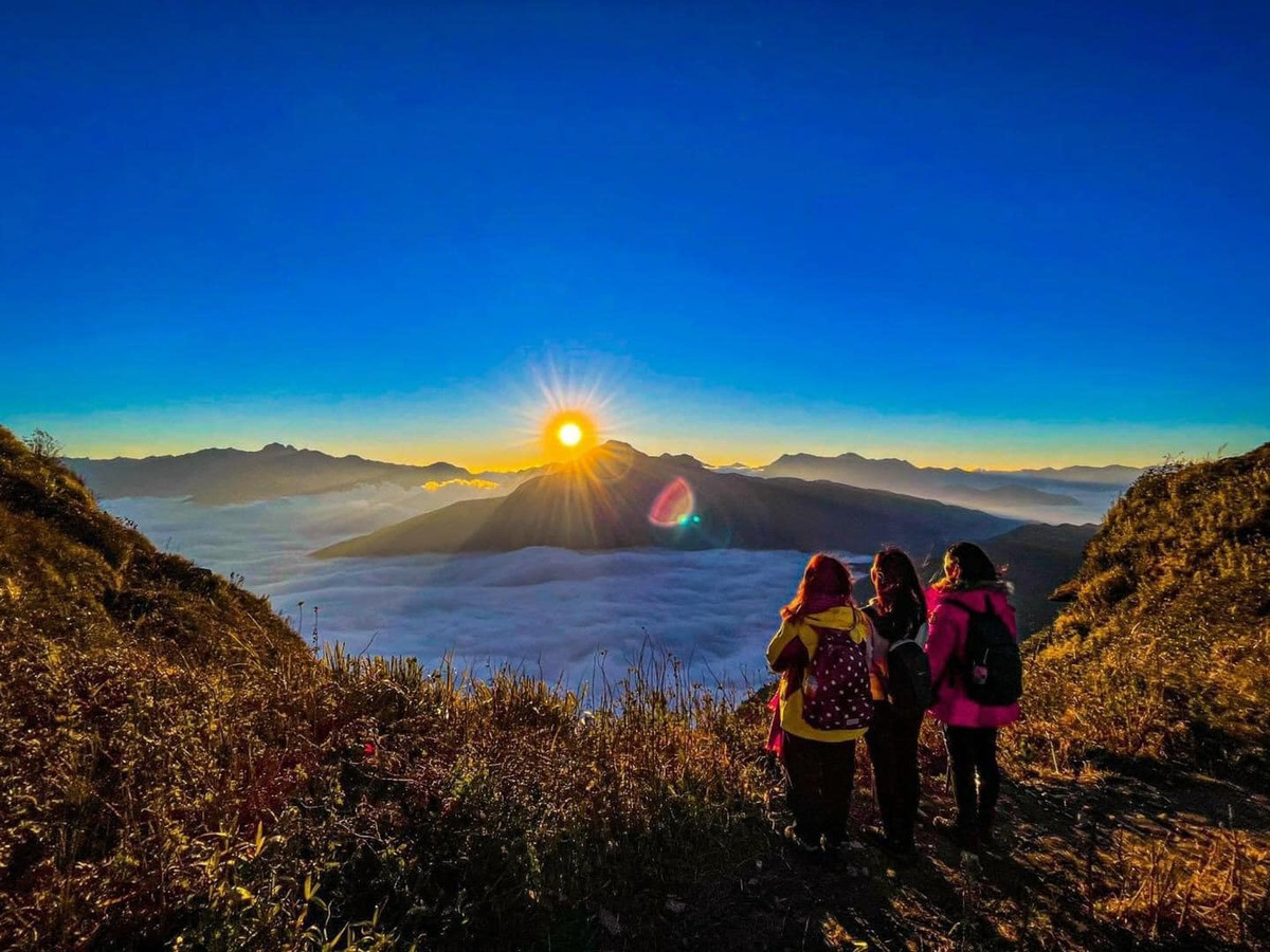 Thời điểm lý tưởng nhất để bạn bắt đầu hành trình trekking núi Lảo Thẩn Y Tý chính là từ tháng 10 đến tháng 12 và từ tháng 3 đến tháng 5 hàng năm. Ảnh: Đình Thi