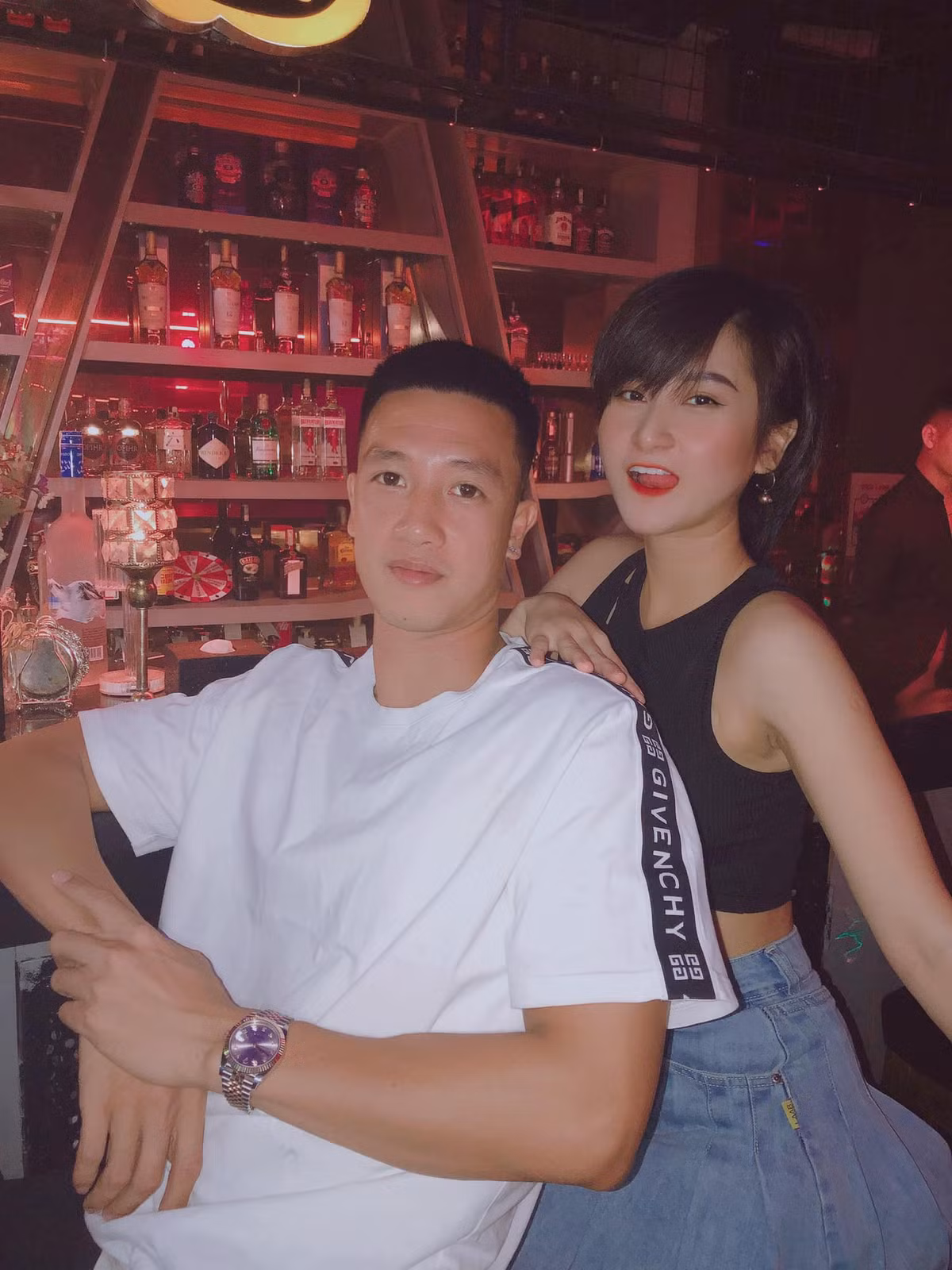 Huy Hùng và Thuỳ Dương đã có 4 năm mặn nồng. Trên trang cá nhân, Huy Hùng không ngần ngại đăng tải nhiều hình ảnh ngọt ngào và dành nhiều lời lãng mạn để nói về bạn gái. Ảnh: FBNV