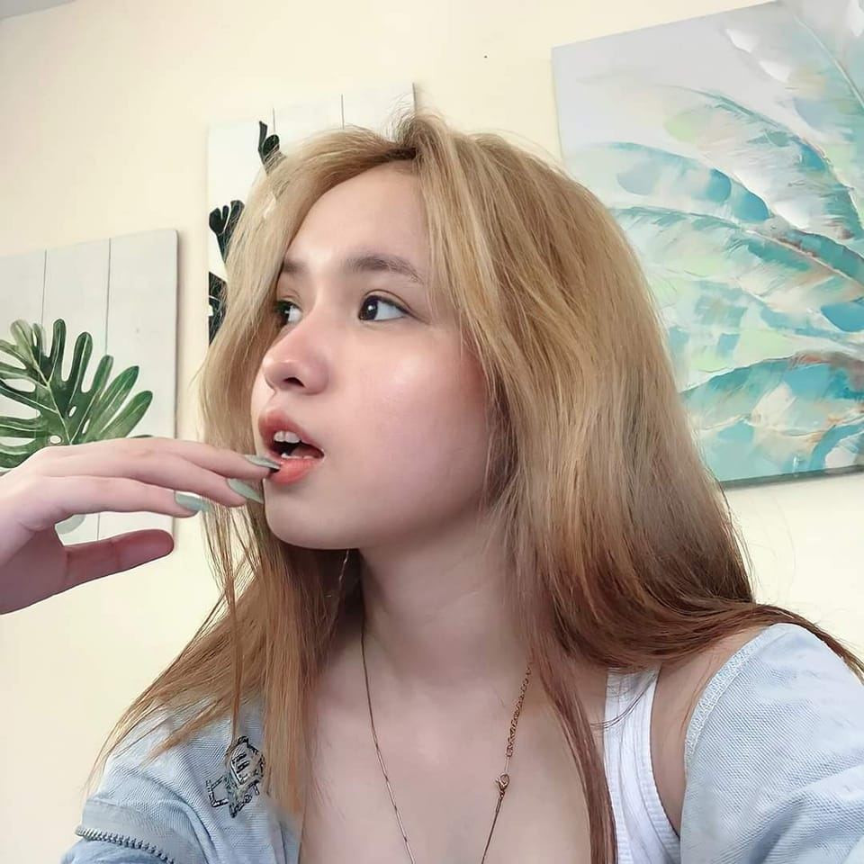 Nhan sắc của cô cũng trở nên xinh đẹp, rạng rỡ hơn.