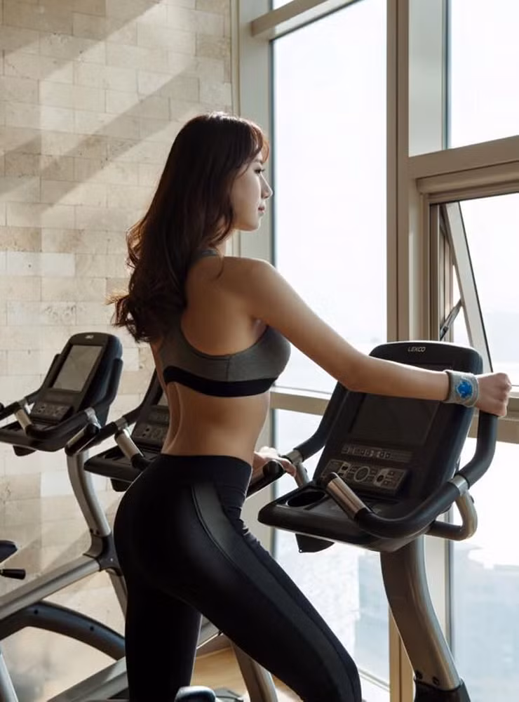 Tuy nhiên, cũng có nhiều người nhận xét chắc chắn Ye Jung Hwa đã từng phẫu thuật thẩm mỹ để có vẻ ngoài xinh đẹp đó.