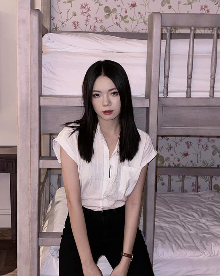 Trương Nhã Dinh còn là cái tên nhận về nhiều chú với các tips makeup, dưỡng da. Thời gian gần đây, Nhã Dinh thường xuyên livestream bán mỹ phẩm trên TikTok Shop.