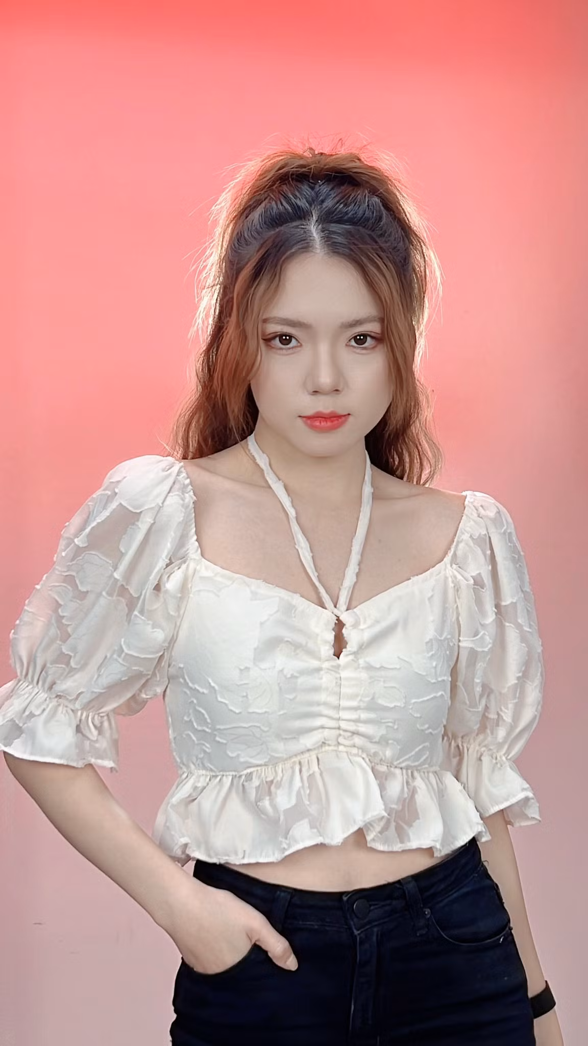 Cô nàng được nhiều bạn trẻ yêu mến, đặt biệt là phái nữ nhờ những câu nói vừa hài hước vừa duyên dáng, lại giúp giữ được giá trị bản thân.