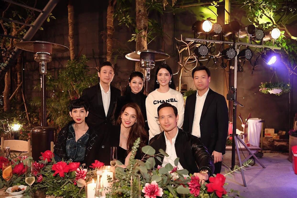 Không chỉ nổi tiếng tài giỏi, xinh đẹp, sở hữu khối tài sản “kếch xù”, MC/BTV Ngọc Trinh còn có mối quan hệ thân thiết với nhiều nghệ sĩ nổi tiếng trong showbiz Việt như “nữ hoàng giải trí” Hồ Ngọc Hà, Hoa hậu Hương Giang, siêu mẫu Xuân Lan,...