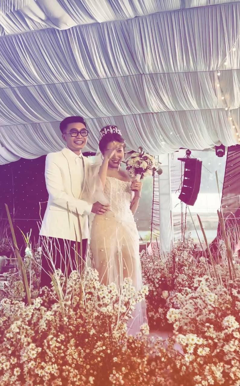 Mới đây, trên mạng xã hội lan truyền loạt ảnh và clip ngắn ghi lại hậu trường chụp ảnh cưới của Duy Nhỏ (hay còn gọi thiếu gia Bụt) và hot girl TikTok Lê Thị Khánh Huyền.