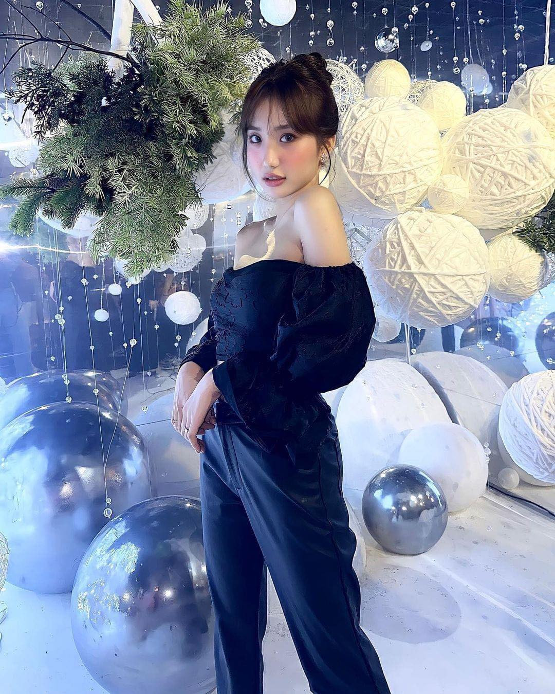 Như vậy, nối gót Xoài Non, Khánh Huyền là hot girl tiếp theo theo chuẩn bị theo chồng bỏ cuộc chơi khi vừa tròn 18 tuổi. Ảnh: Tổng hợp Facebook