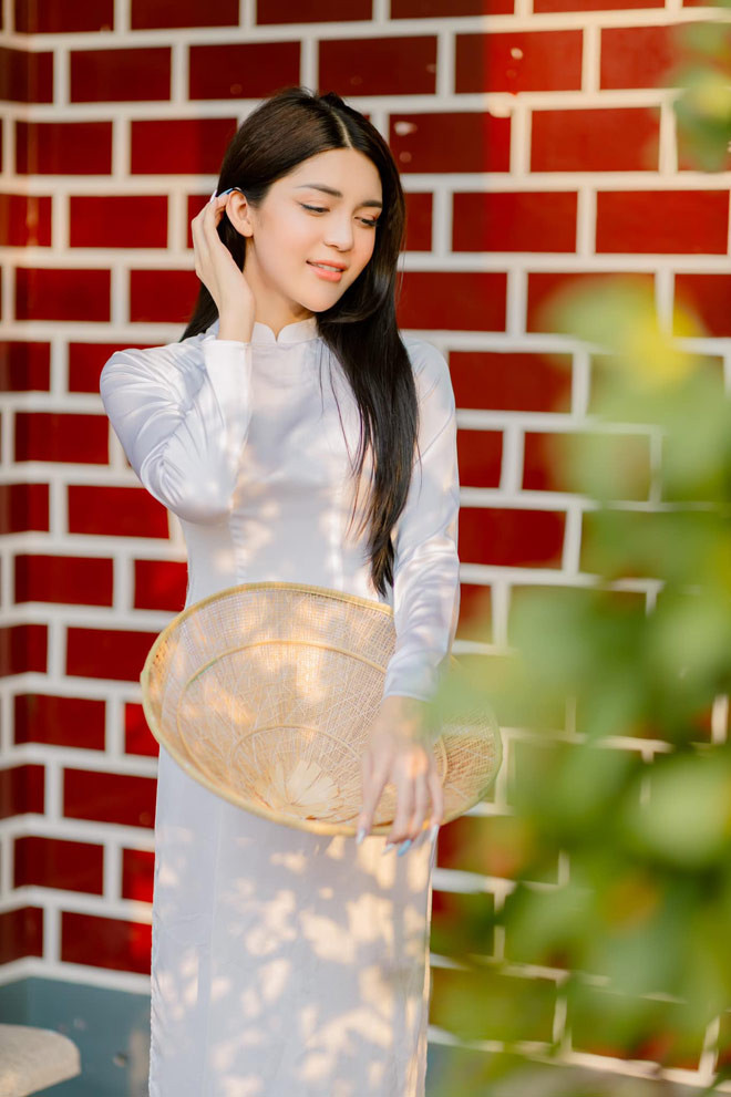 Loạt ảnh giới thiệu về người đẹp trên Fanpage chính thức của cuộc thi thu hút nhiều lượt “thả tim” và bình luận khen ngợi.